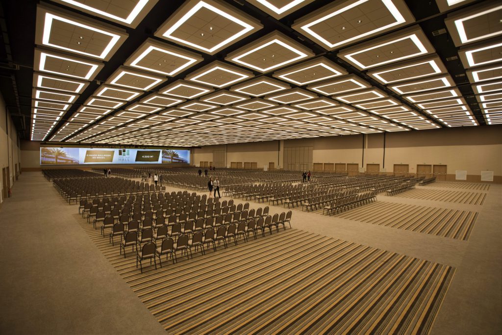 Inauguração do Royal Palm Hall, um centro de convenções completo oferecendo 51 espaços de eventos, entre um deles o maior Ballroom do Brasil